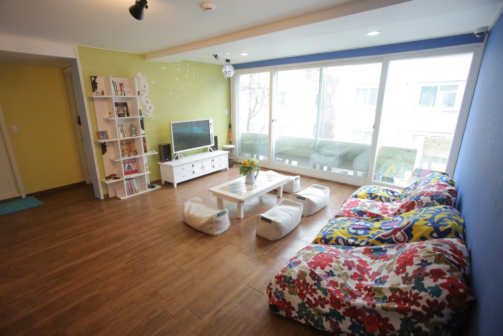 KOZAZA’s Guesthouse in Hongdae #4. 1969 Guesthouse